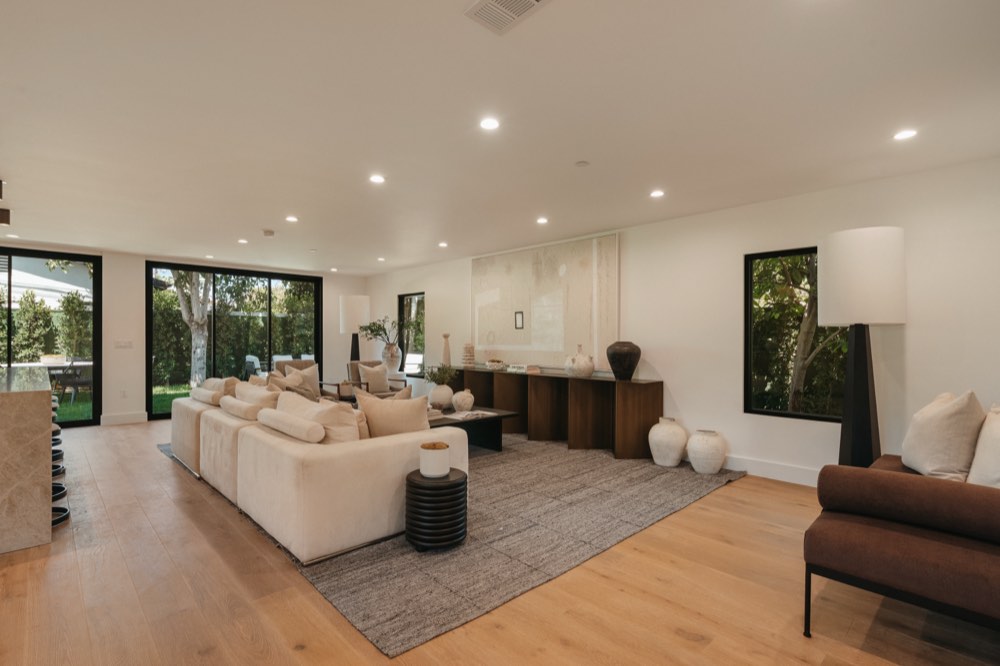 The Berryman Residence — great room with walls of glass to the rear lawn