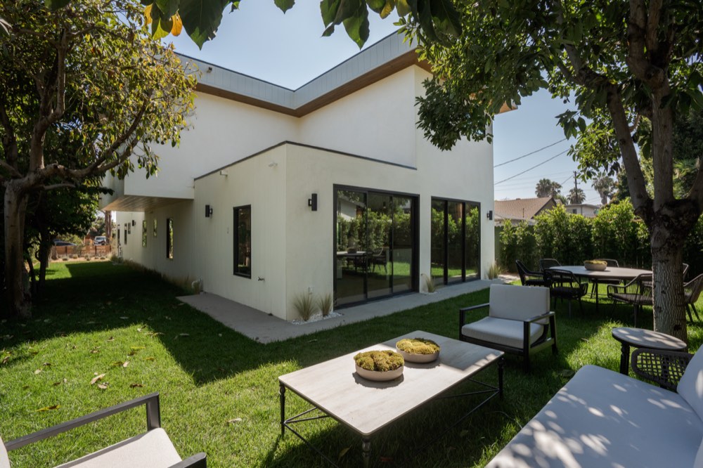 The Berryman Residence — rear lawn and lounge