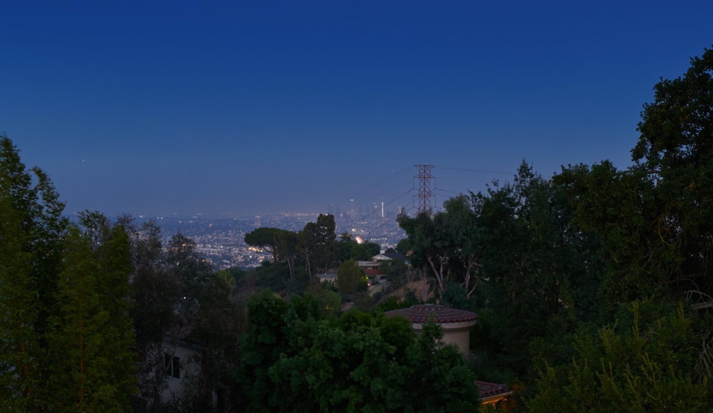 The Hollywood Marvel — photograph 4