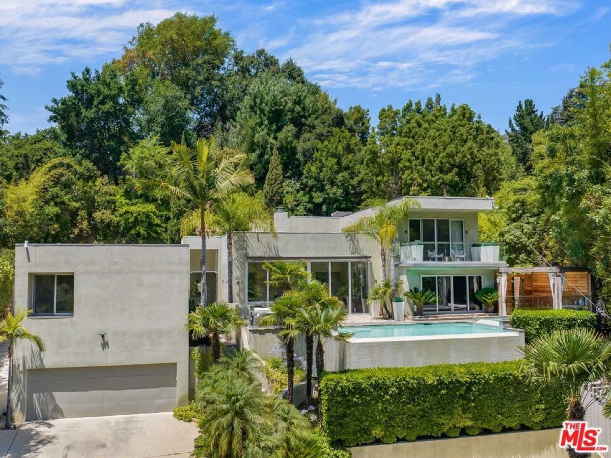The Hutton Marvel, Beverly Hills Post Office